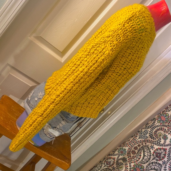 Forever 21 Yellow Chunky Knit Crew Neck Sweater - Picture 10 of 11